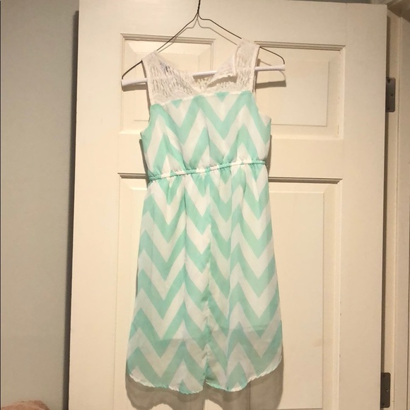 green and white chevron dress Green And White Chevron Pattern Print Sleeveless Knee Length Dress –  GearFrost main image 0